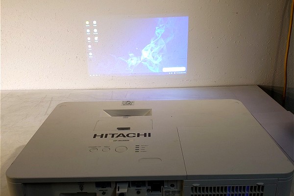 Hitachi Projeksiyon Lamba Değişimi